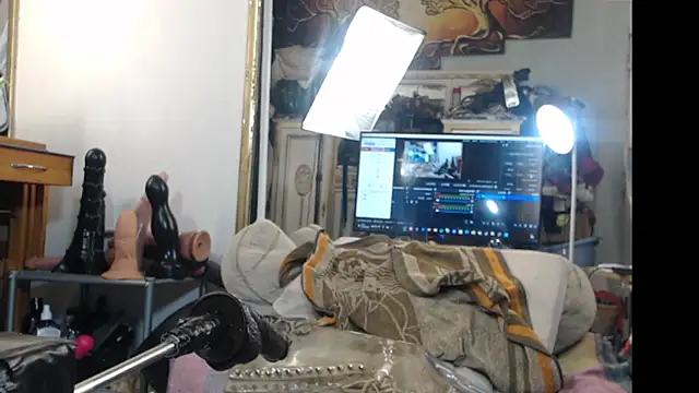 Snapshot of Jennytop chatting on 09.20.25 Jennytop online show from 09.20.25