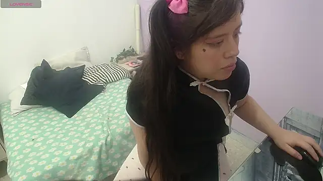 Snapshot of Ingrid_Casas chatting on 10.25.25 Ingrid Casas online show from 10.25.25