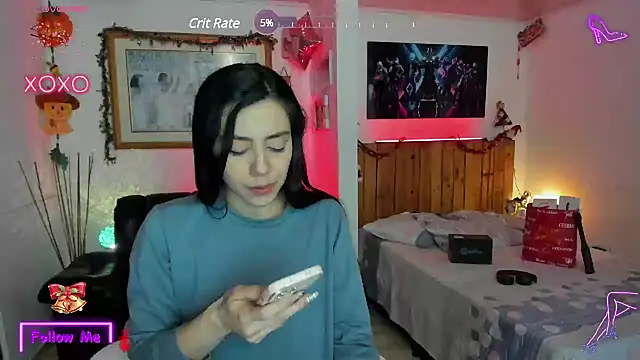 Snapshot of LauGrayJ chatting on 12.14.24 LauGrayJ online show from 12.14.24