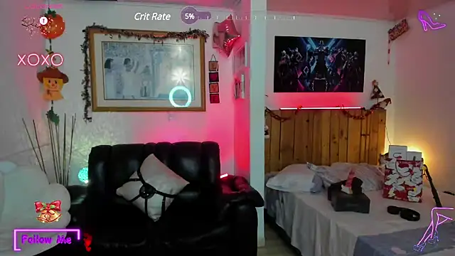 Snapshot of LauGrayJ chatting on 12.15.24 LauGrayJ online show from 12.15.24