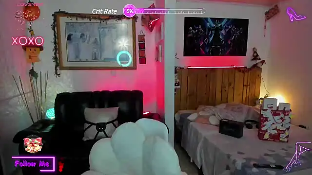 Snapshot of LauGrayJ chatting on 12.23.24 LauGrayJ online show from 12.23.24