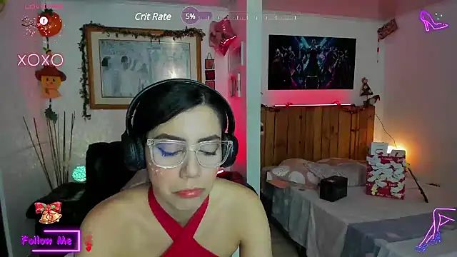 Snapshot of LauGrayJ chatting on 12.26.24 LauGrayJ online show from 12.26.24