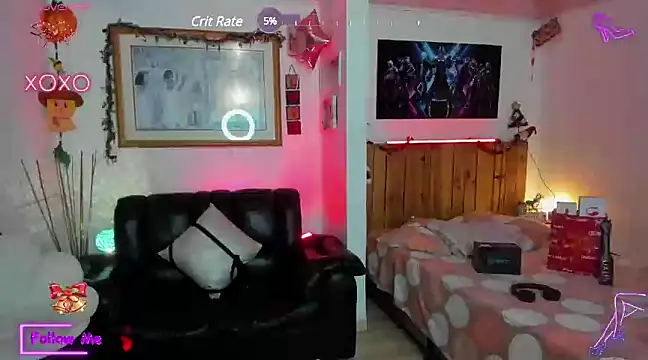 Snapshot of LauGrayJ chatting on 12.28.24 LauGrayJ online show from 12.28.24