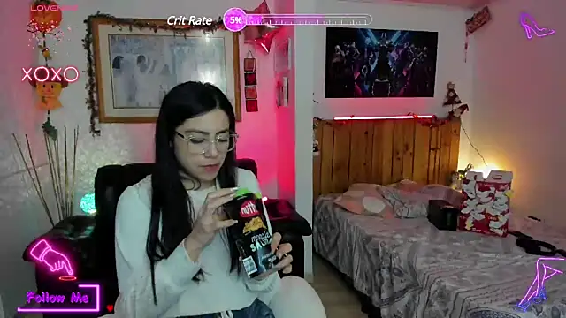 Snapshot of LauGrayJ chatting on 01.05.25 LauGrayJ online show from 01.05.25