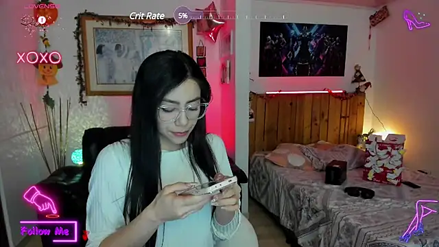 Snapshot of LauGrayJ chatting on 01.06.25 LauGrayJ online show from 01.06.25