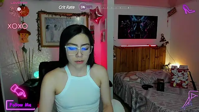 Snapshot of LauGrayJ chatting on 01.06.25 LauGrayJ online show from 01.06.25