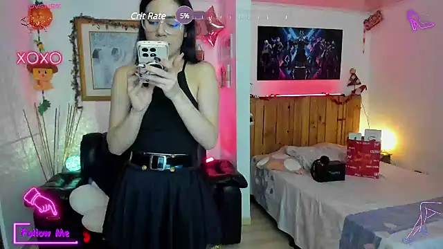 Snapshot of LauGrayJ chatting on 01.13.25 LauGrayJ online show from 01.13.25