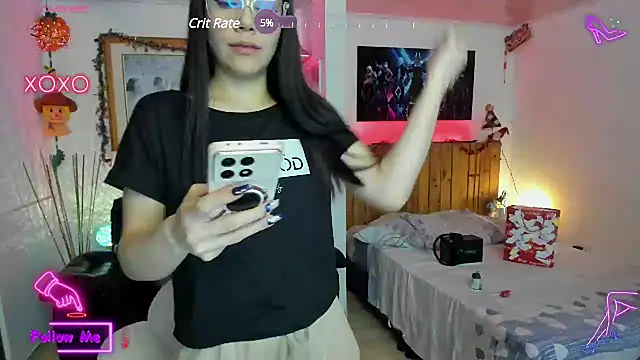 Snapshot of LauGrayJ chatting on 02.02.25 LauGrayJ online show from 02.02.25