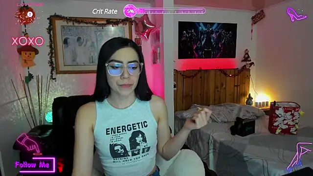 Snapshot of LauGrayJ chatting on 02.08.25 LauGrayJ online show from 02.08.25