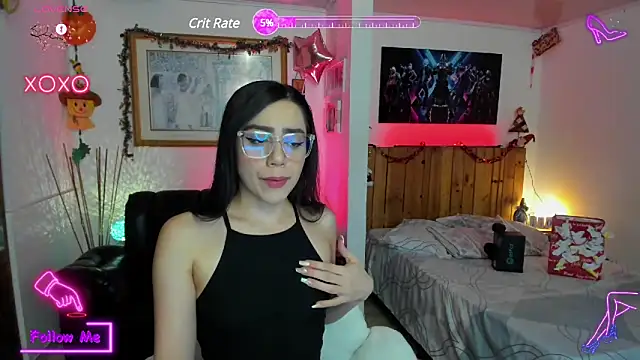 Snapshot of LauGrayJ chatting on 02.09.25 LauGrayJ online show from 02.09.25