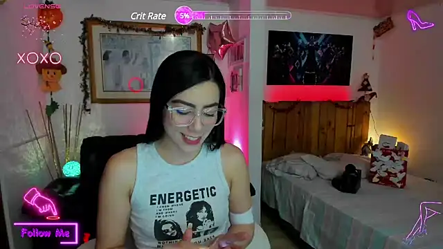 Snapshot of LauGrayJ chatting on 02.13.25 LauGrayJ online show from 02.13.25