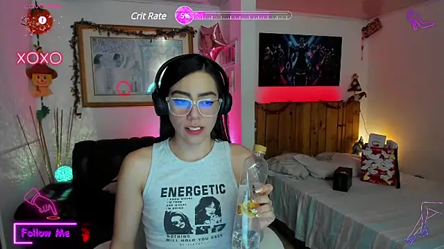 Snapshot of LauGrayJ chatting on 02.13.25 LauGrayJ online show from 02.13.25