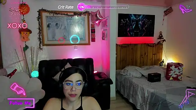 Snapshot of LauGrayJ chatting on 02.15.25 LauGrayJ online show from 02.15.25