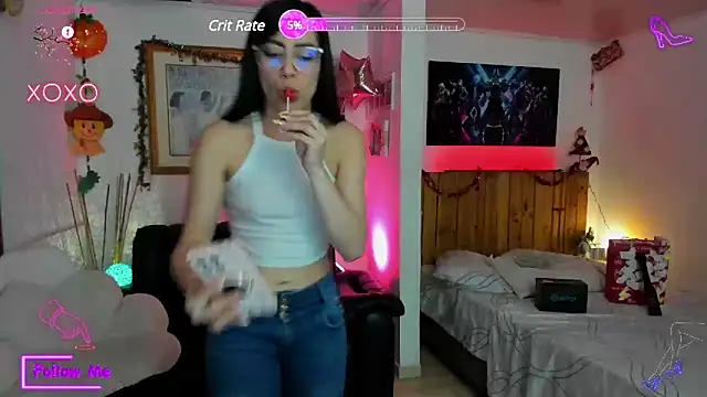 Snapshot of LauGrayJ chatting on 02.19.25 LauGrayJ online show from 02.19.25