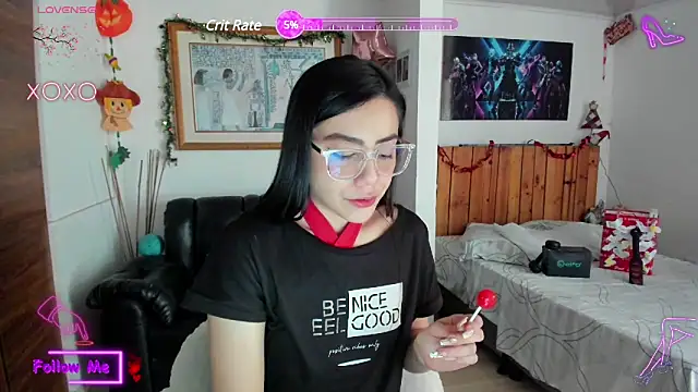 Snapshot of LauGrayJ chatting on 02.19.25 LauGrayJ online show from 02.19.25