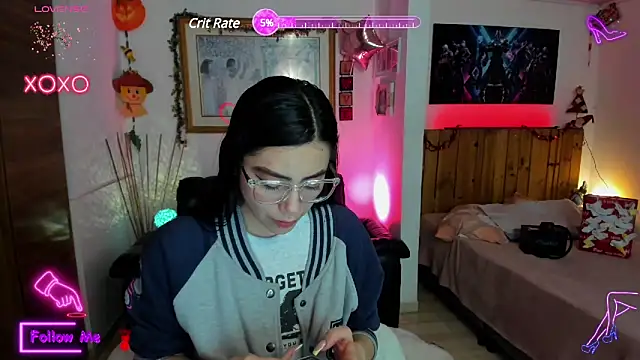 Snapshot of LauGrayJ chatting on 03.04.25 LauGrayJ online show from 03.04.25