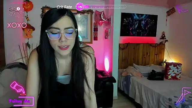 Snapshot of LauGrayJ chatting on 03.05.25 LauGrayJ online show from 03.05.25