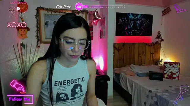 Snapshot of LauGrayJ chatting on 03.08.25 LauGrayJ online show from 03.08.25