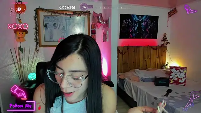 Snapshot of LauGrayJ chatting on 03.08.25 LauGrayJ online show from 03.08.25