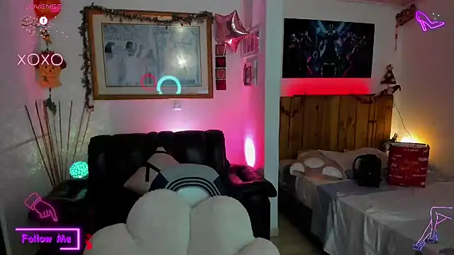 Snapshot of LauGrayJ chatting on 03.09.25 LauGrayJ online show from 03.09.25