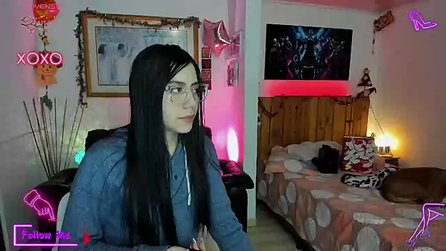 Snapshot of LauGrayJ chatting on 03.11.25 LauGrayJ online show from 03.11.25