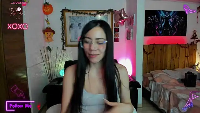 Snapshot of LauGrayJ chatting on 03.13.25 LauGrayJ online show from 03.13.25