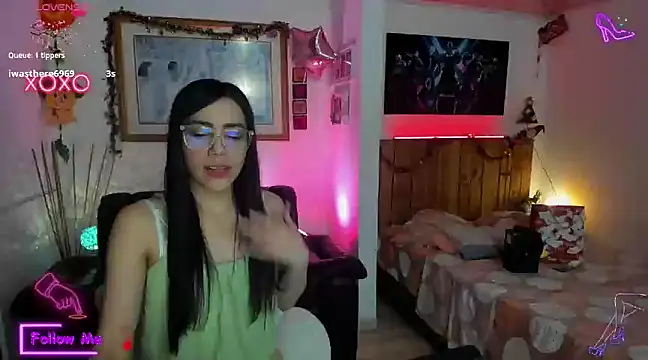 Snapshot of LauGrayJ chatting on 03.15.25 LauGrayJ online show from 03.15.25