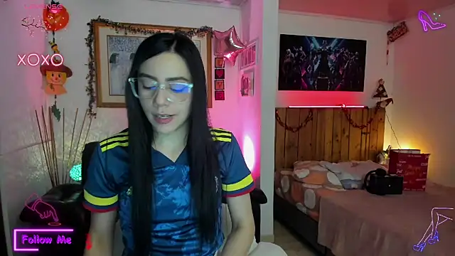 Snapshot of LauGrayJ chatting on 03.20.25 LauGrayJ online show from 03.20.25