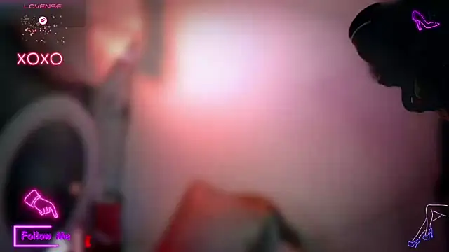 Snapshot of LauGrayJ chatting on 09.11.25 LauGrayJ online show from 09.11.25