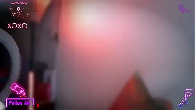 Snapshot of LauGrayJ chatting on 09.23.25 LauGrayJ online show from 09.23.25