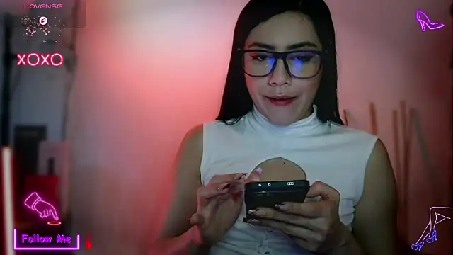 Snapshot of LauGrayJ chatting on 09.23.25 LauGrayJ online show from 09.23.25