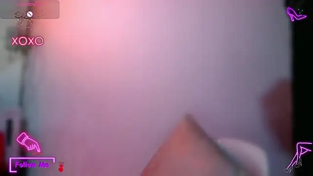 Snapshot of LauGrayJ chatting on 10.04.25 LauGrayJ online show from 10.04.25