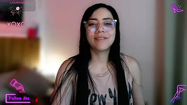 Snapshot of LauGrayJ chatting on 10.05.25 LauGrayJ online show from 10.05.25