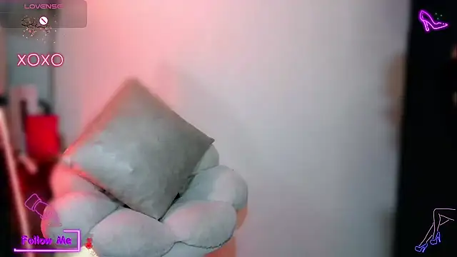 Snapshot of LauGrayJ chatting on 10.14.25 LauGrayJ online show from 10.14.25