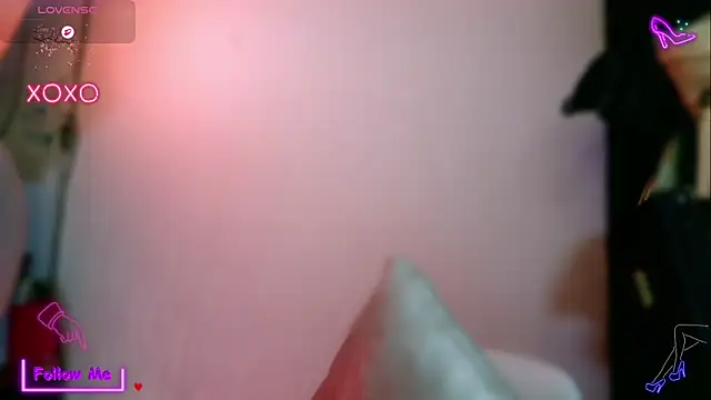 Snapshot of LauGrayJ chatting on 10.24.25 LauGrayJ online show from 10.24.25