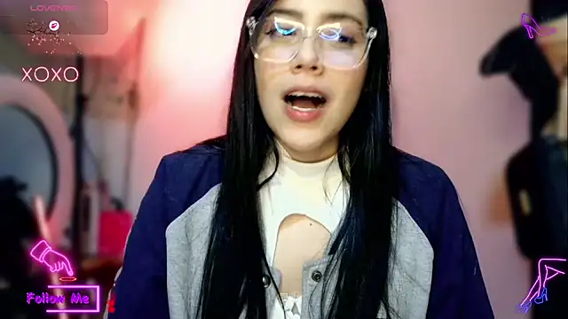 Snapshot of LauGrayJ chatting on 10.25.25 LauGrayJ online show from 10.25.25