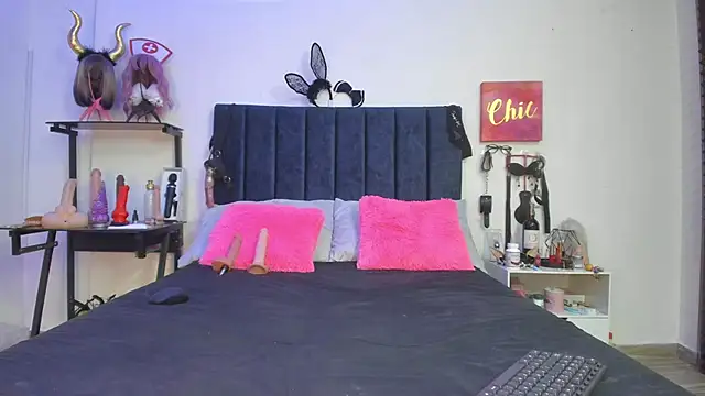 emmily giraldo online show from 12.18.24