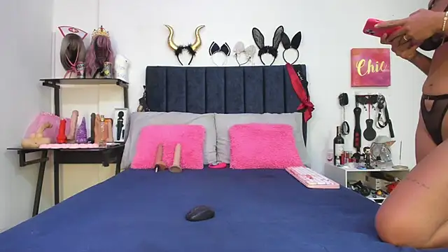 emmily giraldo online show from 11.29.25