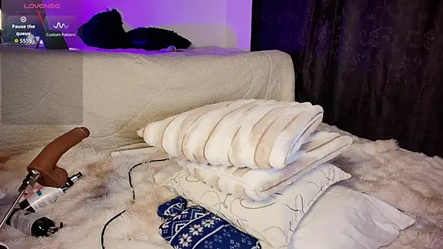 Madeline Dreams online show from 10.02.25