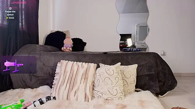 Madeline Dreams online show from 10.18.25