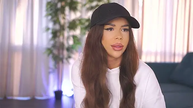 MissKiarra online show from 01.14.25