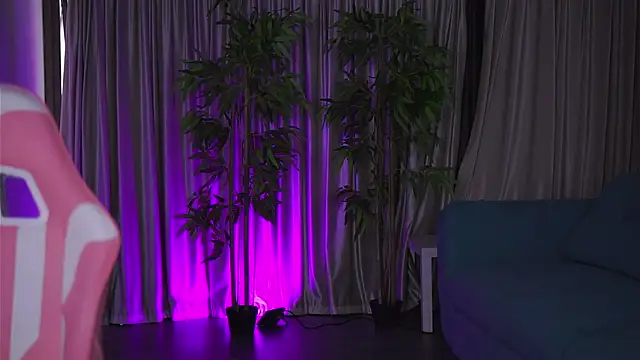 MissKiarra online show from 02.15.25