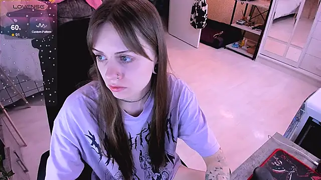 Snapshot of NaniMoore chatting on 01.07.25 NaniMoore online show from 01.07.25