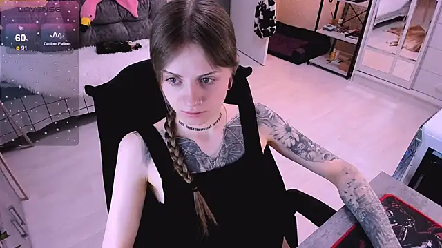 Snapshot of NaniMoore chatting on 01.08.25 NaniMoore online show from 01.08.25