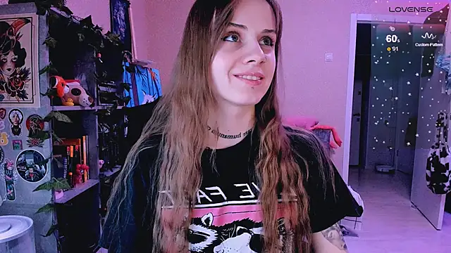 Snapshot of NaniMoore chatting on 01.28.25 NaniMoore online show from 01.28.25