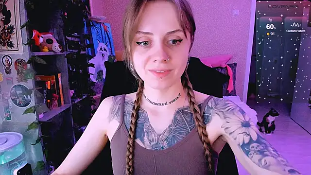 Snapshot of NaniMoore chatting on 02.03.25 NaniMoore online show from 02.03.25