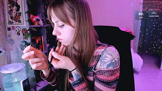 Snapshot of NaniMoore chatting on 02.04.25 NaniMoore online show from 02.04.25