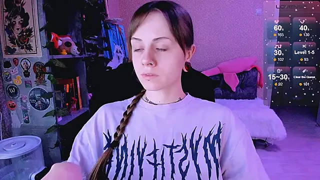 Snapshot of NaniMoore chatting on 02.06.25 NaniMoore online show from 02.06.25