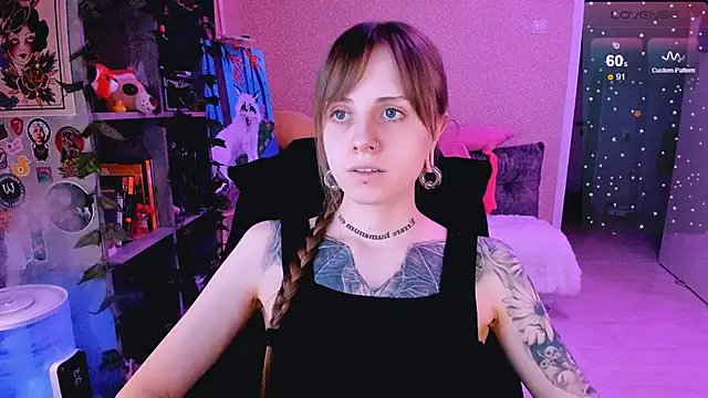 Snapshot of NaniMoore chatting on 02.23.25 NaniMoore online show from 02.23.25