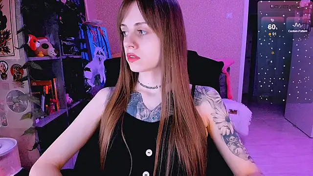 Snapshot of NaniMoore chatting on 02.25.25 NaniMoore online show from 02.25.25